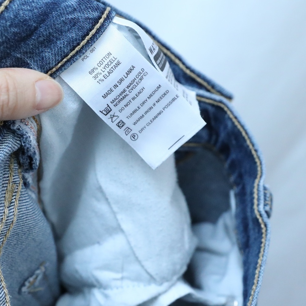 Levi's Jeans medium blue high waisted trendy 28 stretch mom tapered - Picture 10 of 11